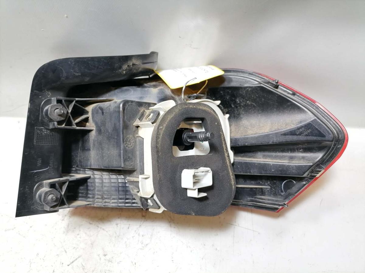 VW Touran 2 original R&uuml;cklicht R&uuml;ckleuchte Schlussleuchte links au&szlig;en Bj.2017